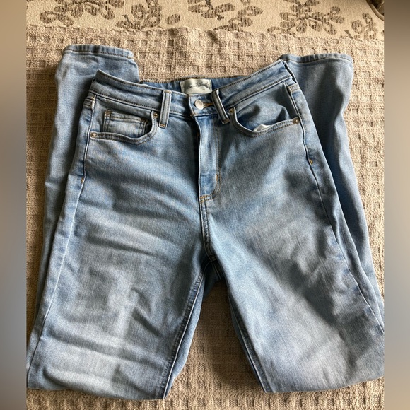 Universal Thread Denim - Women’s Universal Thread High Rise Everyday Skinny Jeans EUC Size 6